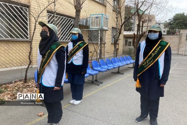 طنین انداز شدن زنگ انقلاب در هنرستان یادگار امام در جماران