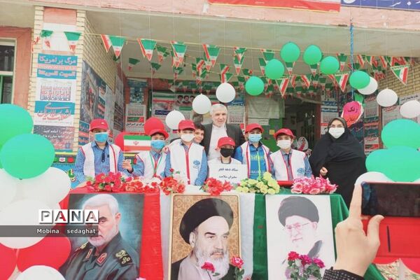 جشن دهه فجر در مدرسه شهید با هنر شهرستان عسلویه