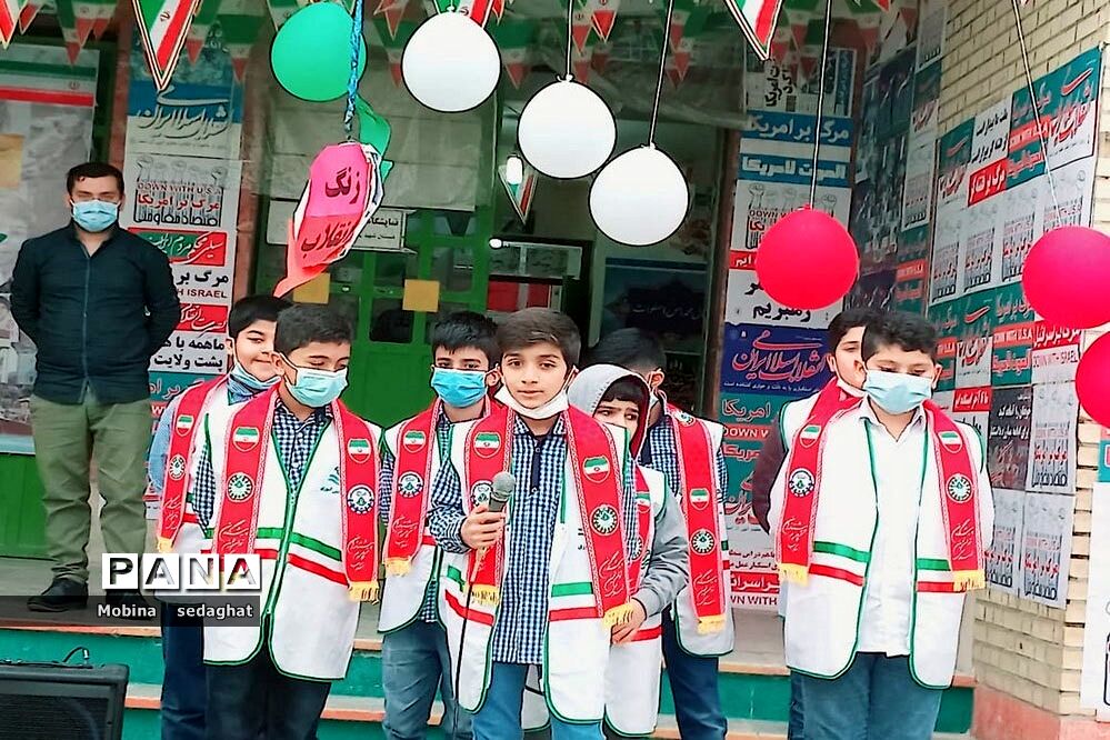 جشن دهه فجر در مدرسه شهید با هنر شهرستان عسلویه