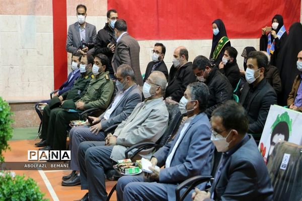 نواخته شدن زنگ انقلاب در دبیرستان نمونه دولتی حضرت معصومه(س) قم