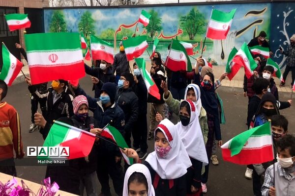شور و شوق جشن‌های انقلاب در مدارس جوادآباد