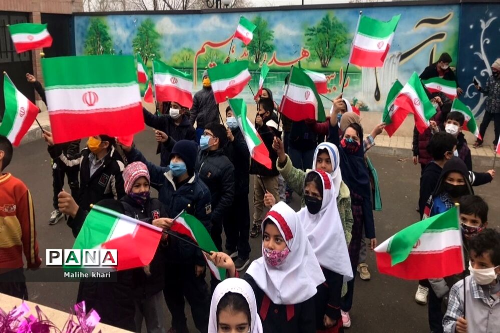 شور و شوق جشن‌های انقلاب در مدارس جوادآباد
