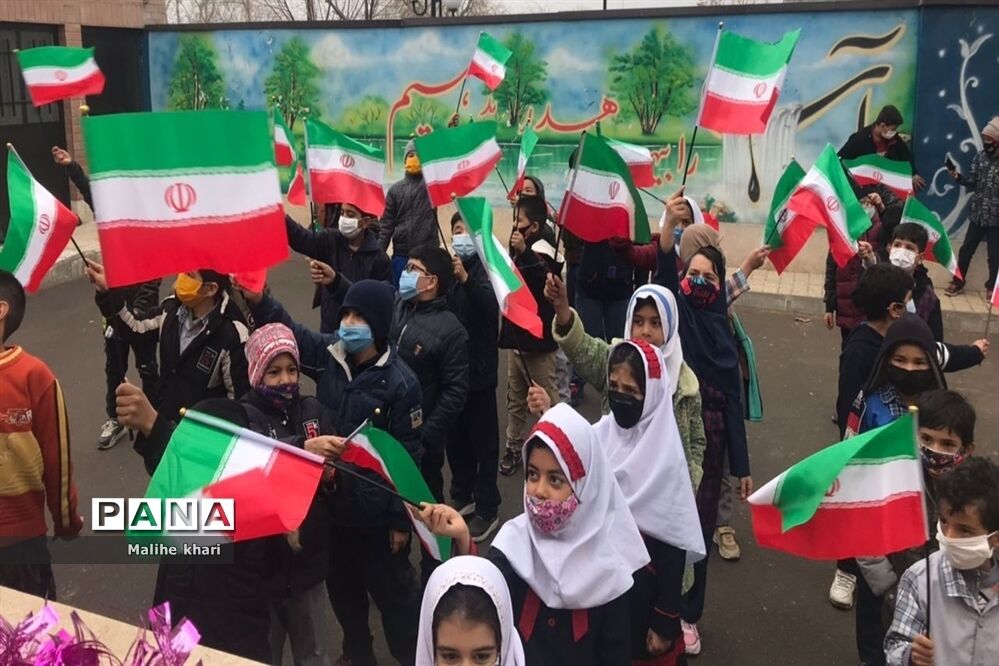 شور و شوق جشن‌های انقلاب در مدارس جوادآباد