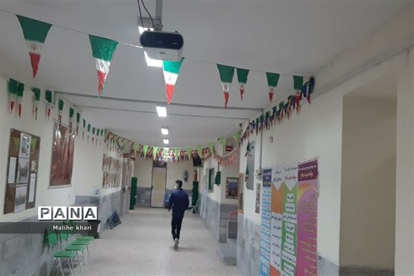 شور و شوق جشن‌های انقلاب در مدارس جوادآباد