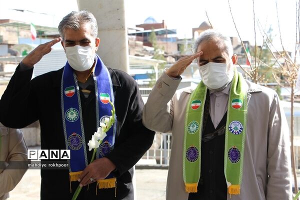 همزمان با ایام الله دهه مبارک فجر مراسم عطرافشانی و غبارروبی مزار شهدای شهرستان بیرجند