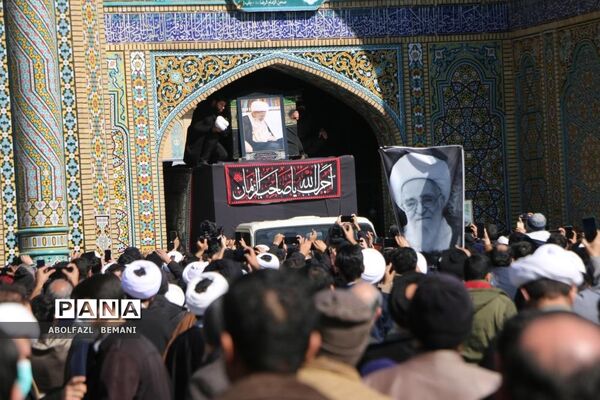 تشییع پیکر آیت الله صافی گلپایگانی در قم-1