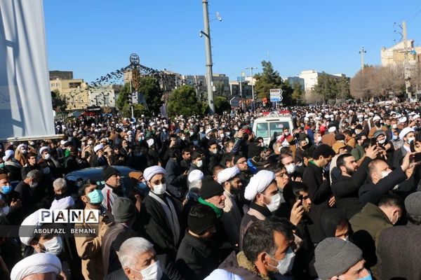 تشییع پیکر آیت الله صافی گلپایگانی در قم-1