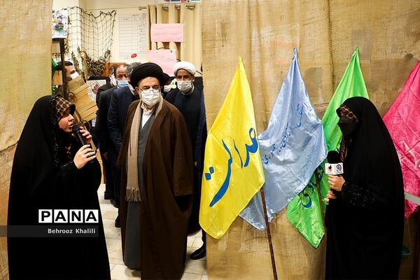 دهمین دوره نمایشگاه‌های دانش‌آموزی مدرسه انقلاب