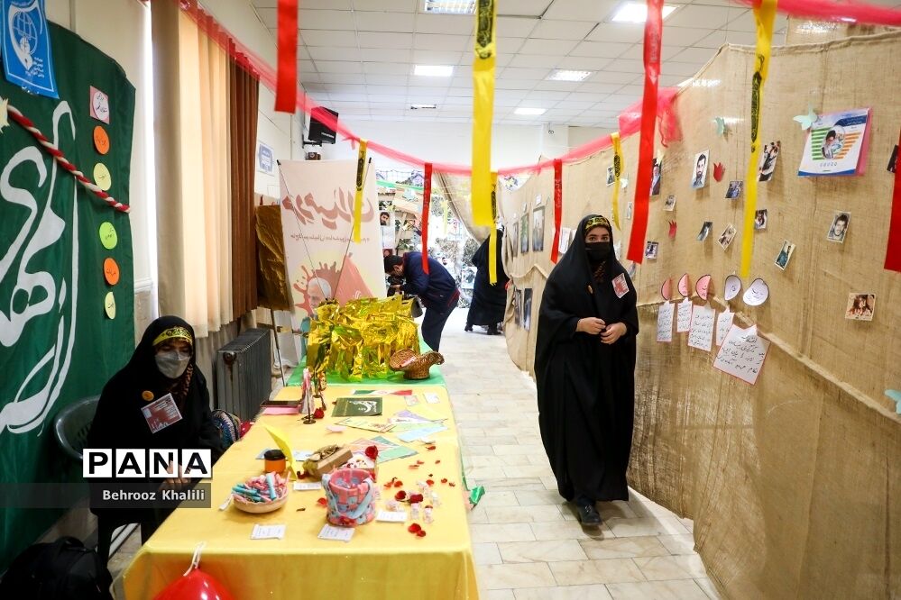 دهمین دوره نمایشگاه‌های دانش‌آموزی مدرسه انقلاب