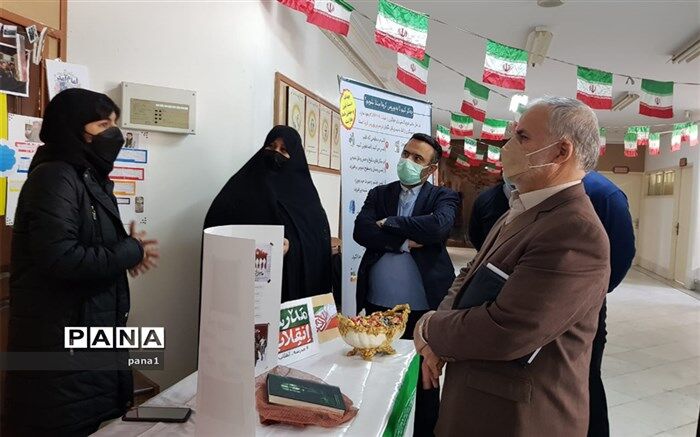 نمایشگاه مدرسه انقلاب فرصت مناسبی برای آشنایی نسل چهارم انقلاب با اهداف انقلاب اسلامی است