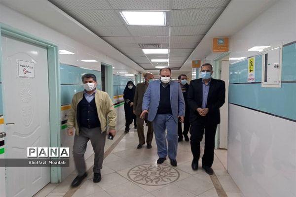 تبریک ایام دهه فجر توسط مسئولان به مدافعین سلامت، کاشمر