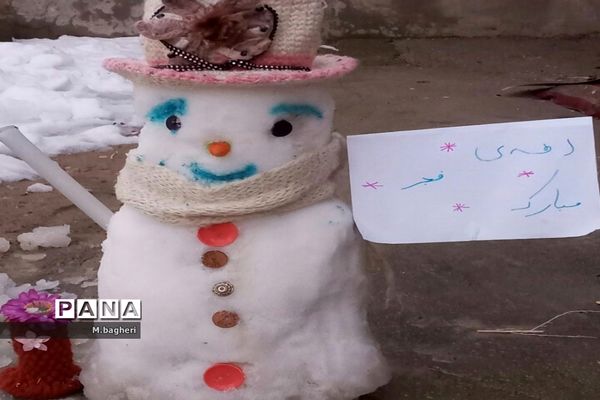 بارش برف بهانه‌ای برای برگشت آدم برفی ها