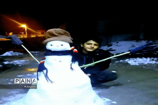 بارش برف بهانه‌ای برای برگشت آدم برفی ها