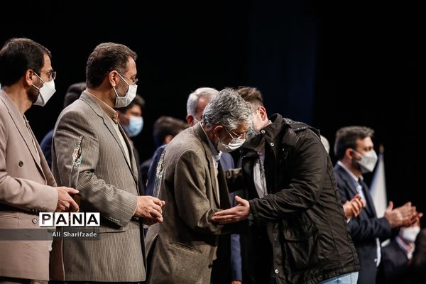 مراسم تجلیل از مدال‌آوران المپیادهای علمی و دانش‌آموزان برگزیده کنگره سراسری قرآن کریم و جشنواره جوان خوارزمی