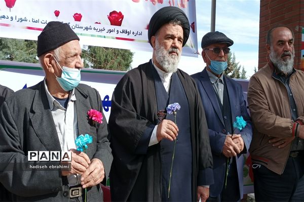 غبارروبی و عطر افشانی گلزار شهدا در گلوگاه