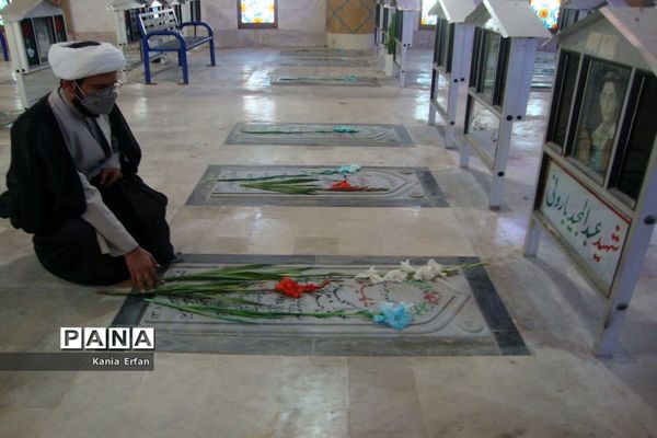 مراسم مهمانی لاله‌ها در گلزار شهدای بوشهر