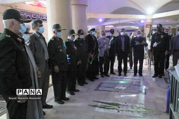 مراسم مهمانی لاله‌ها در گلزار شهدای بوشهر