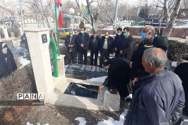 مزار شهدای گرانقدر شهرستان دماوند غبارروبی و عطرافشانی شد