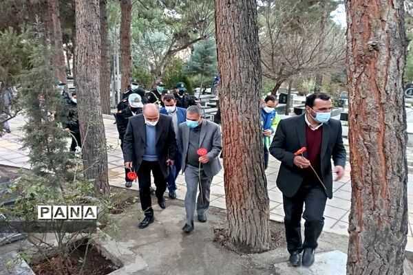 مراسم عطر افشانی و غبار‌روبی مزار شهدای در مشکین دشت کرج