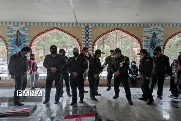 مراسم عطر افشانی و غبار‌روبی مزار شهدای در مشکین دشت کرج