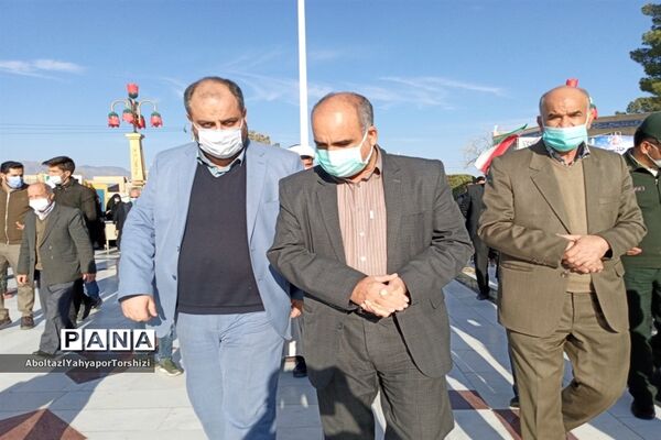 مهمانی لاله‌ها در  زیارتگاه شهید مدرس کاشمر