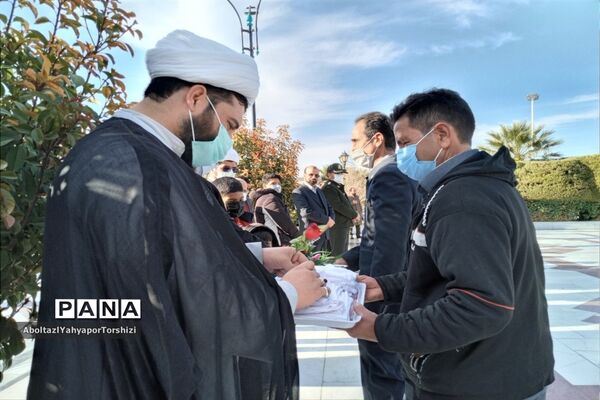 مهمانی لاله‌ها در  زیارتگاه شهید مدرس کاشمر