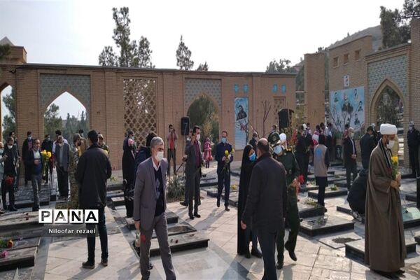 گلباران مزار شهدای پاکدشت