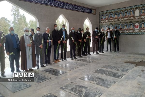 عطرافشانی و گلباران مزار شهدای جوادآباد