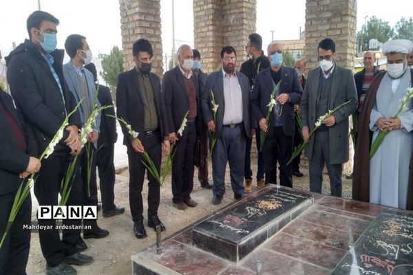 عطرافشانی و گلباران مزار شهدای جوادآباد