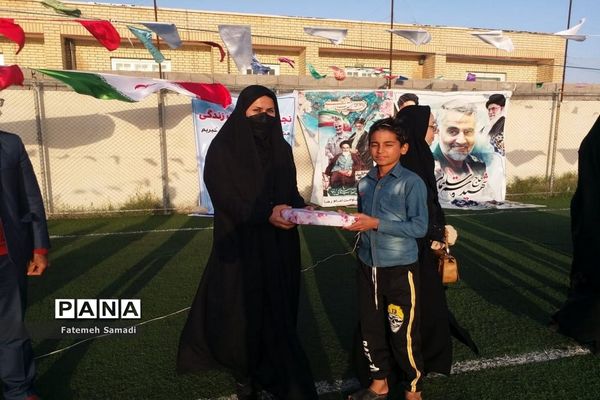 جشنواره بازی‌های بومی ومحلی در روستای لمبدان شهرستان دیر