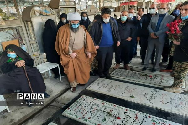 غبارروبی و عطر افشانی مزار شهدای  فشافویه