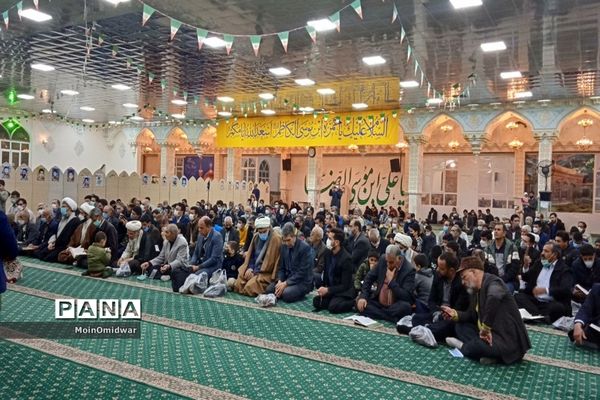 محفل انس با قرآن کریم به مناسبت دهه فجر در امامزاده سید حمزه شهرستان کاشمر