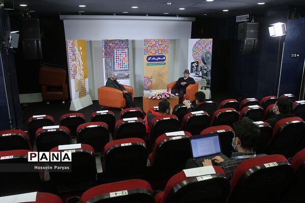 نشست فیلم «گاو» در بخش گنجینه‌ها با حضور علی نصیریان