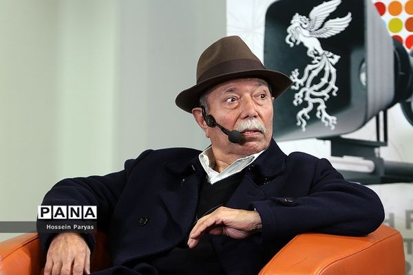 نشست فیلم «گاو» در بخش گنجینه‌ها با حضور علی نصیریان