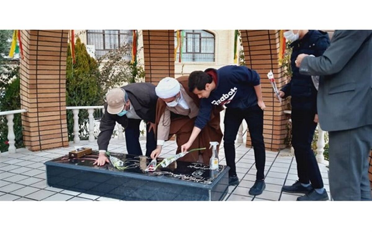 عطرافشانی مزار شهید گمنام دانشگاه فرهنگیان قم