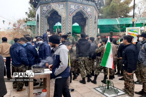 غبارروبی مزار شهدای قم به مناسبت دهه فجر-1