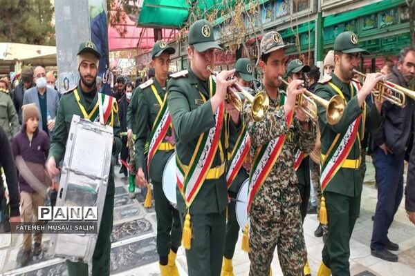 غبارروبی مزار شهدای قم به مناسبت دهه فجر-1