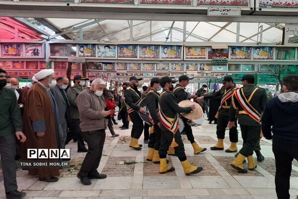غبارروبی مزار شهدای قم به مناسبت دهه فجر-1