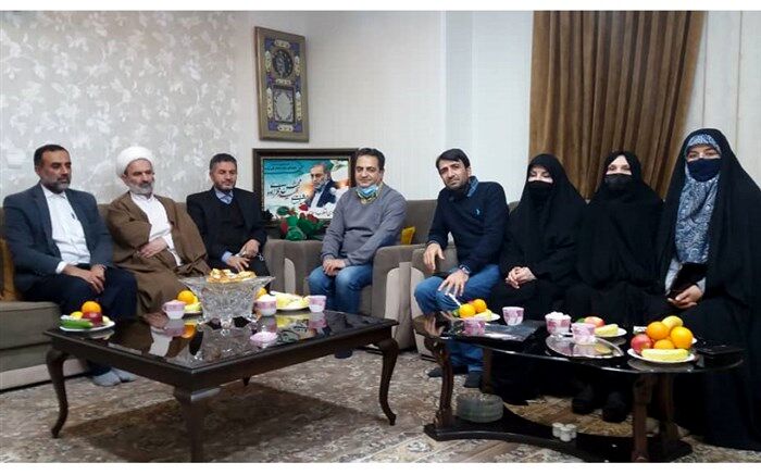 تقدیر مدیرکل آموزش و پرورش قم از خواهر شهید «فخری‌زاده»