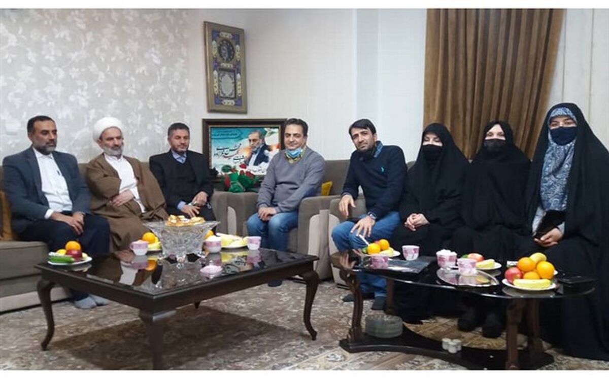 تقدیر مدیرکل آموزش و پرورش قم از خواهر شهید «فخری‌زاده»