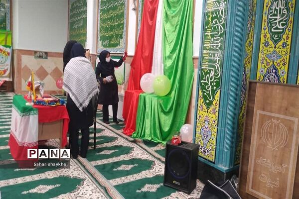 گرامیداشت دهه مبارک فجر در مدارس ملارد