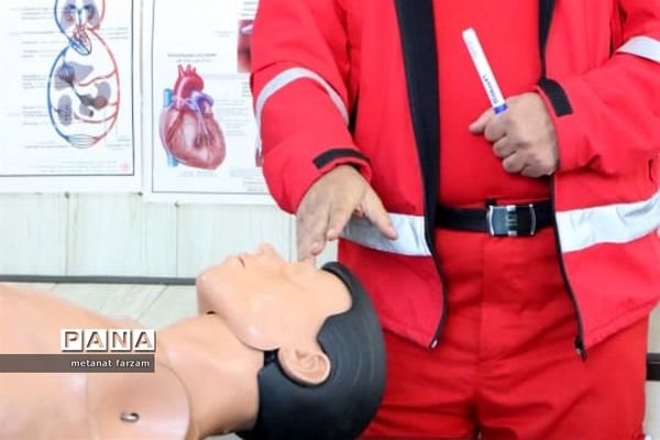 دوره آموزش مقدماتی کمک‌های اولیه در هلال احمر دماوند