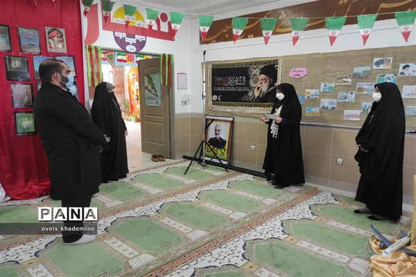 بازدید مسئول اتحادیه انجمن‌های اسلامی دانش‌آموزان مازندران از نمایشگاه مدرسه انقلاب در گلوگاه