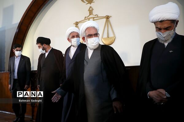 مراسم تحلیف نخستین دوره میانجیگری