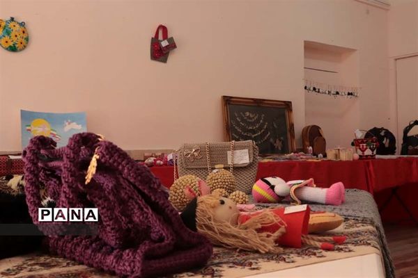 افتتاح نمایشگاه هنرهای دستی و تجسمی در آباده