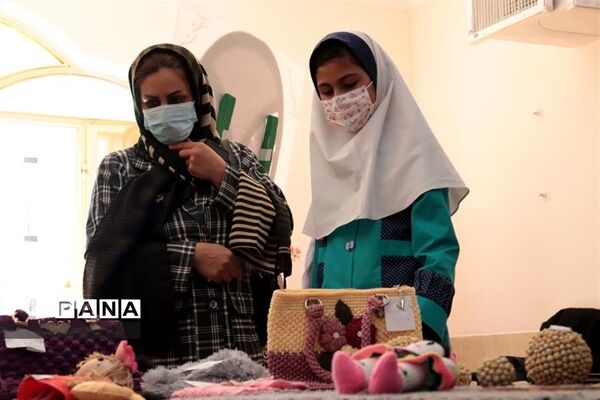 افتتاح نمایشگاه هنرهای دستی و تجسمی در آباده