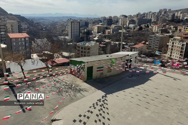 آذین بندی شهر رودهن برای استقبال از ۲۲ بهمن