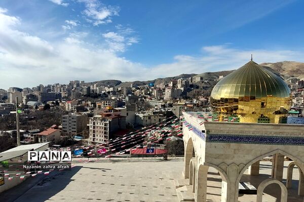 آذین بندی شهر رودهن برای استقبال از ۲۲ بهمن
