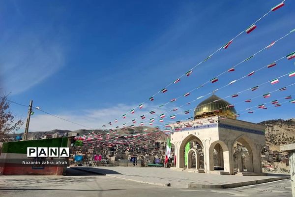 آذین بندی شهر رودهن برای استقبال از ۲۲ بهمن