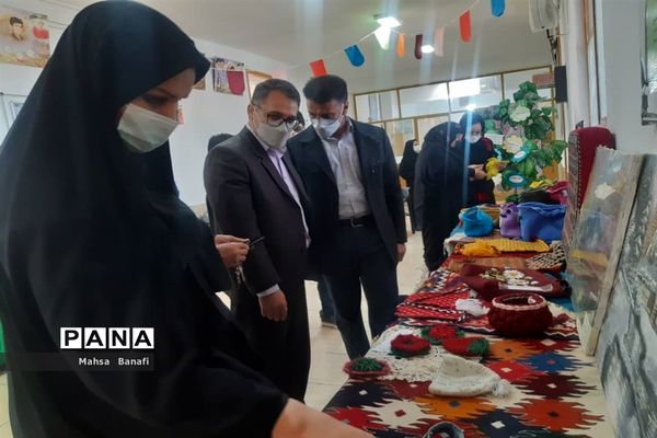 آیین افتتاح نمایشگاه دستاوردهای انقلاب در مدارس آباده